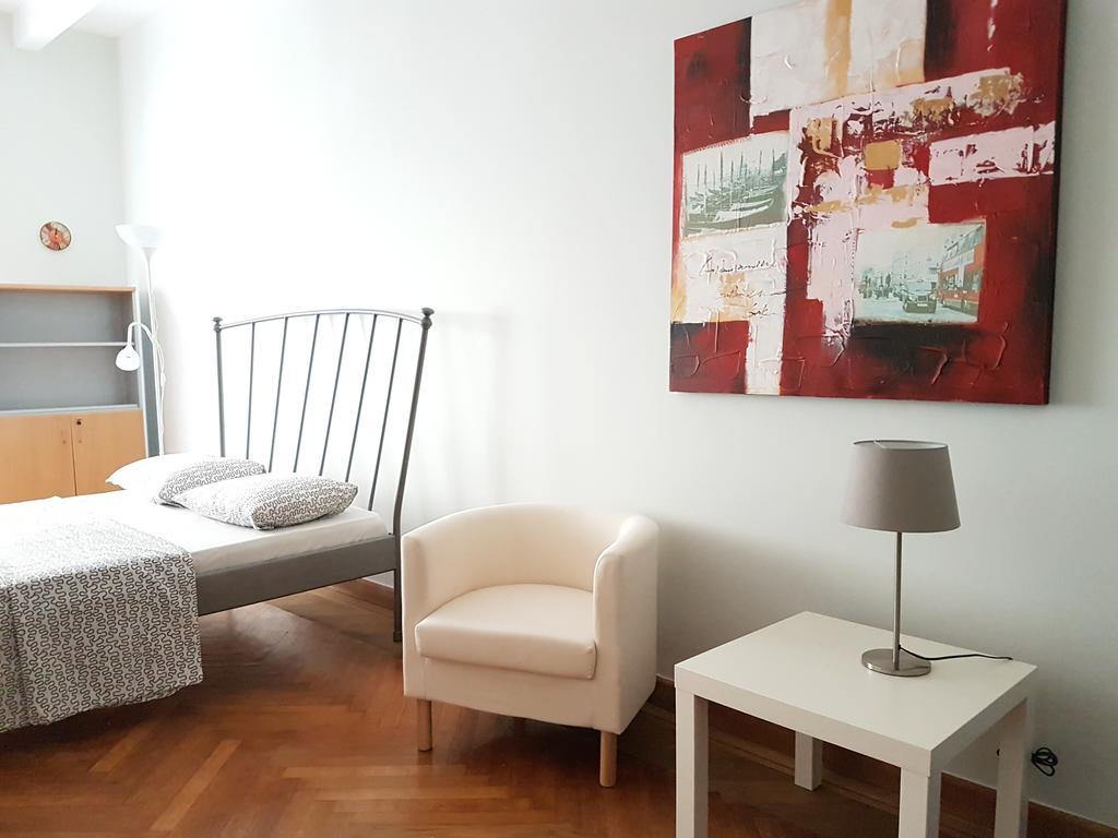 Errathens Pine Red And Taupe - Center Apartamento